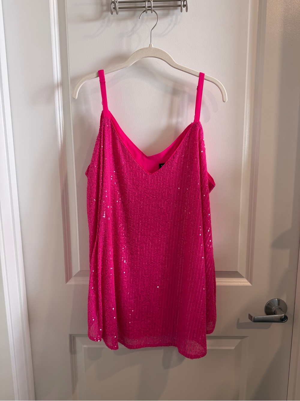 TORRID Hot Pink Sequin V-Neck Women's Top Size 2 NWT